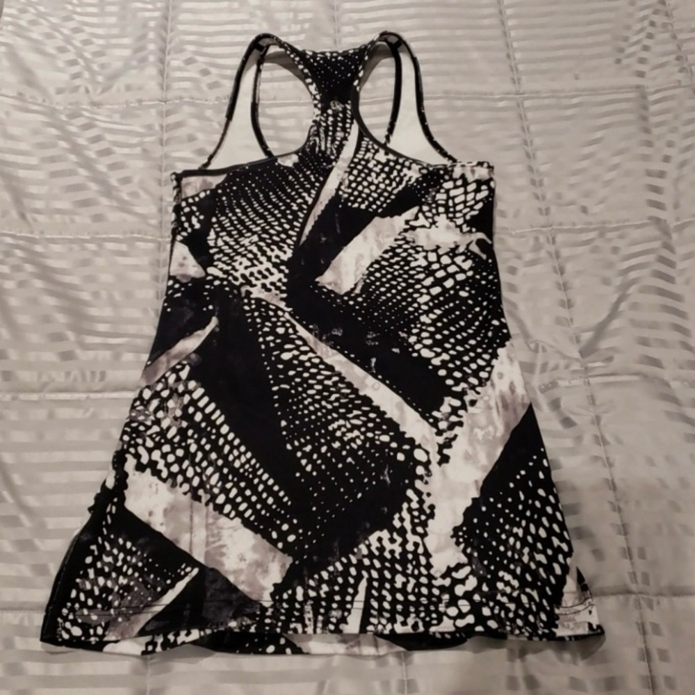 🍋 Lululemon Black and White Racerback Tank Size 4
